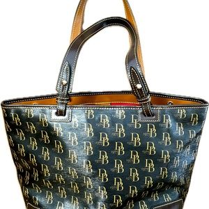 Vintage Dooney Bourke 1975 Signature Vanessa
Coated Nylon Large Tote Bag EUC